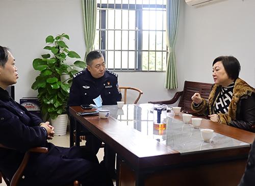 加强党建共建，亲昵警企关系